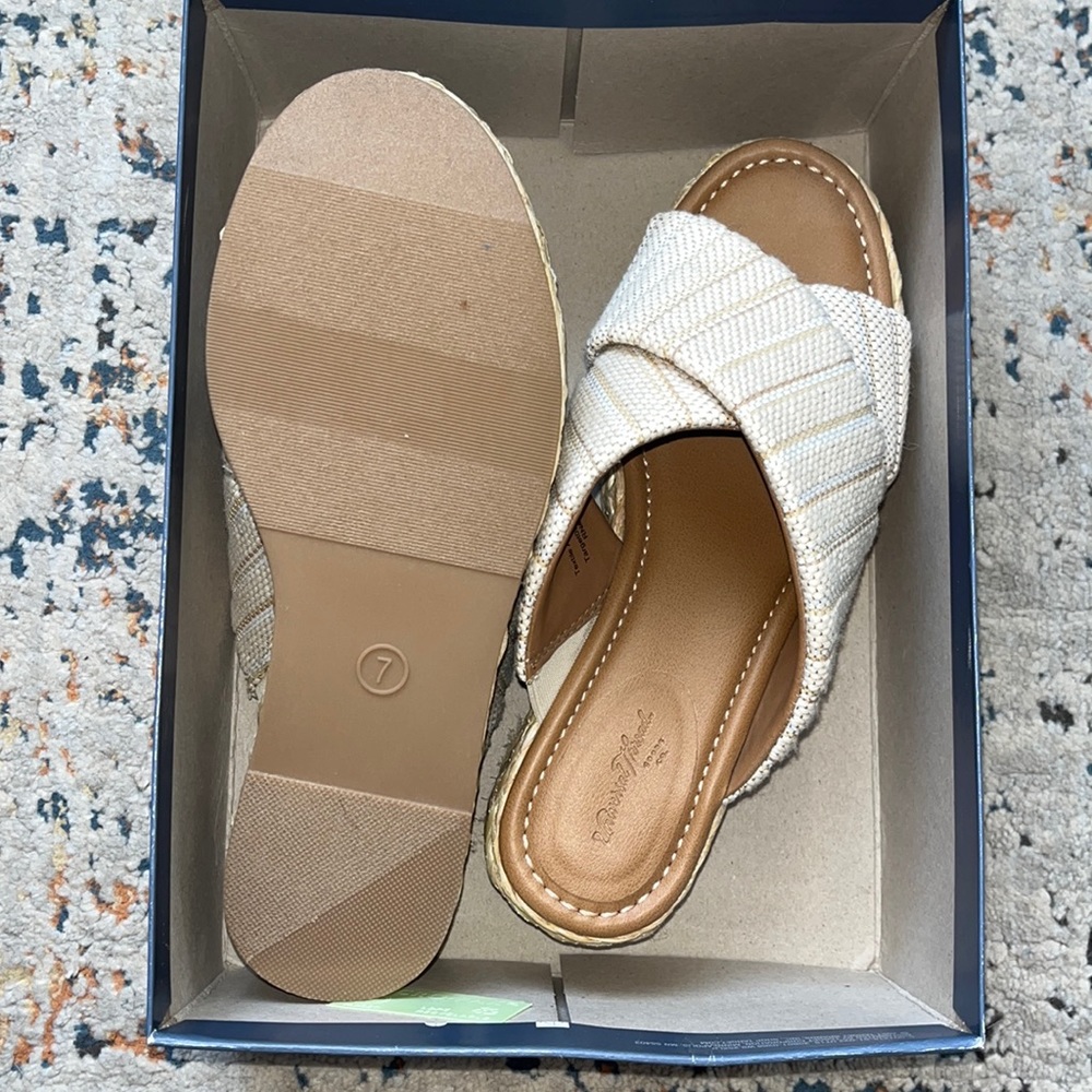 Universal Thread Platform Sandal - image 4